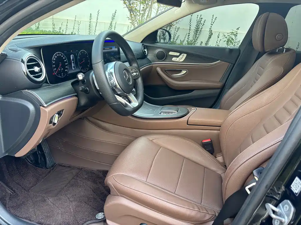 Mercedes-Benz E-Class — миниатюра 4