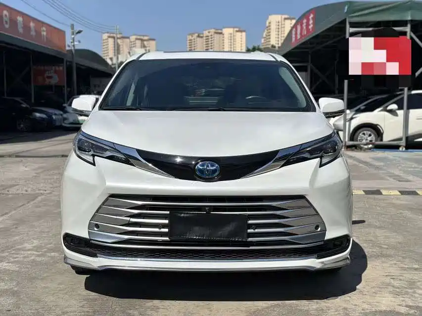 Toyota Sienna — миниатюра 2