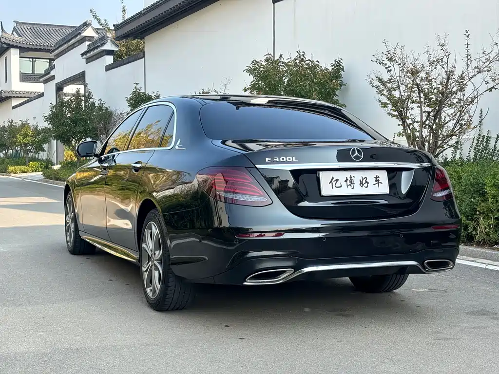 Mercedes-Benz E-Class — миниатюра 11
