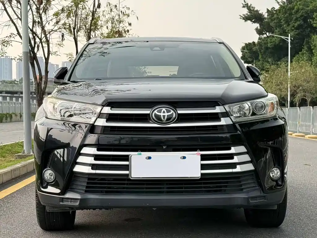 Toyota Highlander 2018 2.0T Luxury 7 мест V