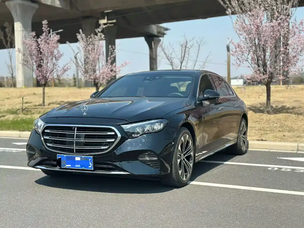 Mercedes-Benz E-Class — миниатюра 2