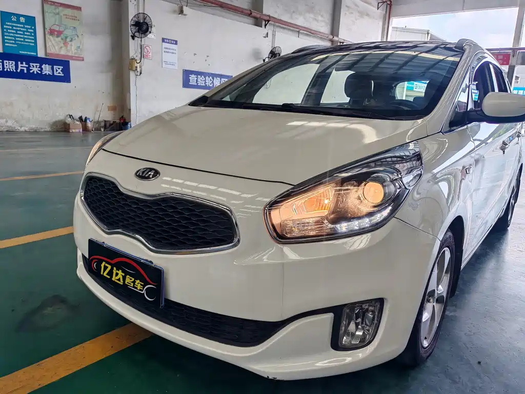 Kia Carens — миниатюра 4