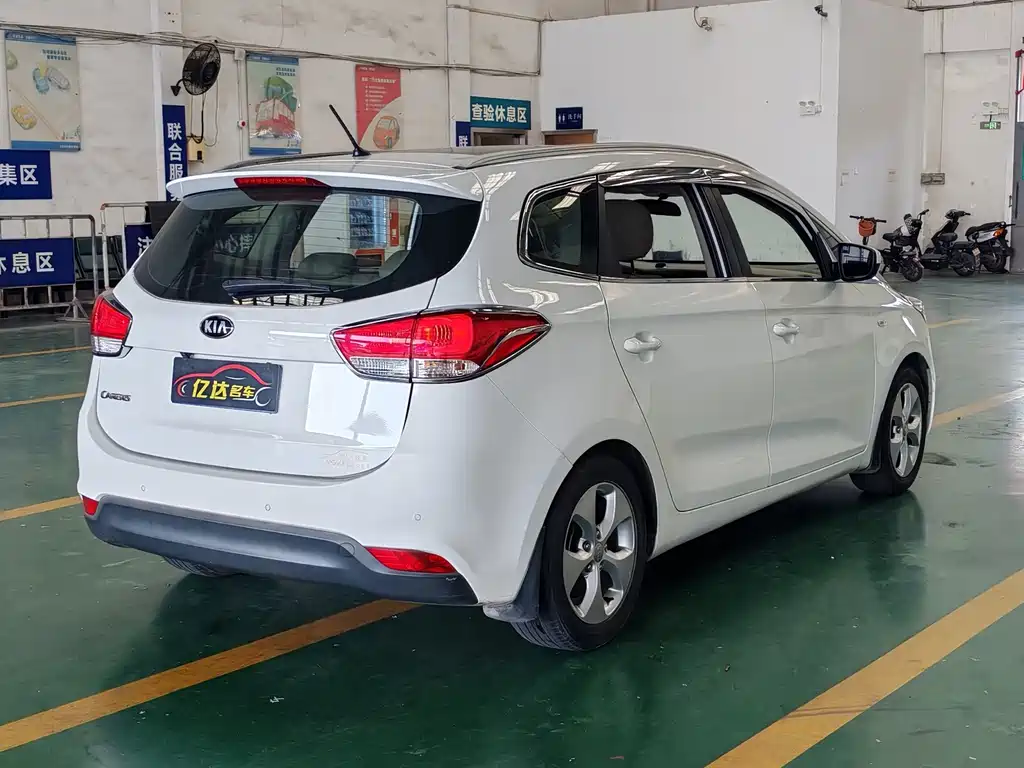 Kia Carens — миниатюра 27