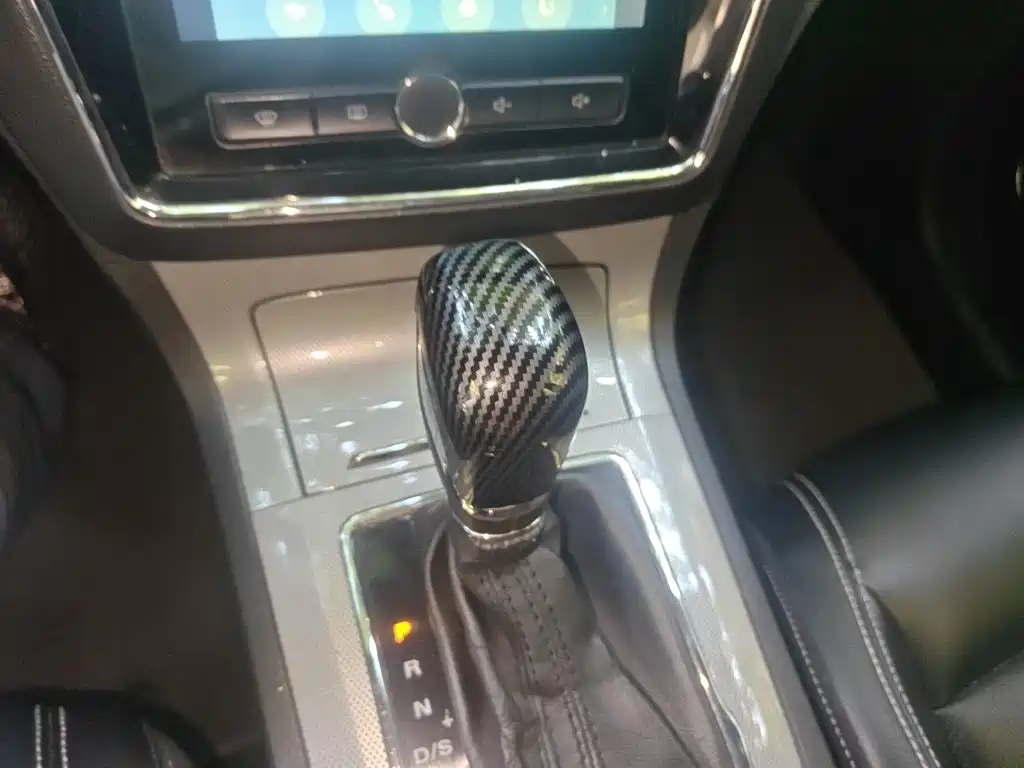 Roewe RX5 — миниатюра 10