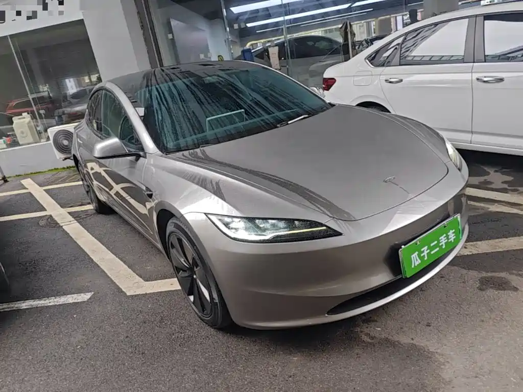 Tesla Model 3 — миниатюра 4