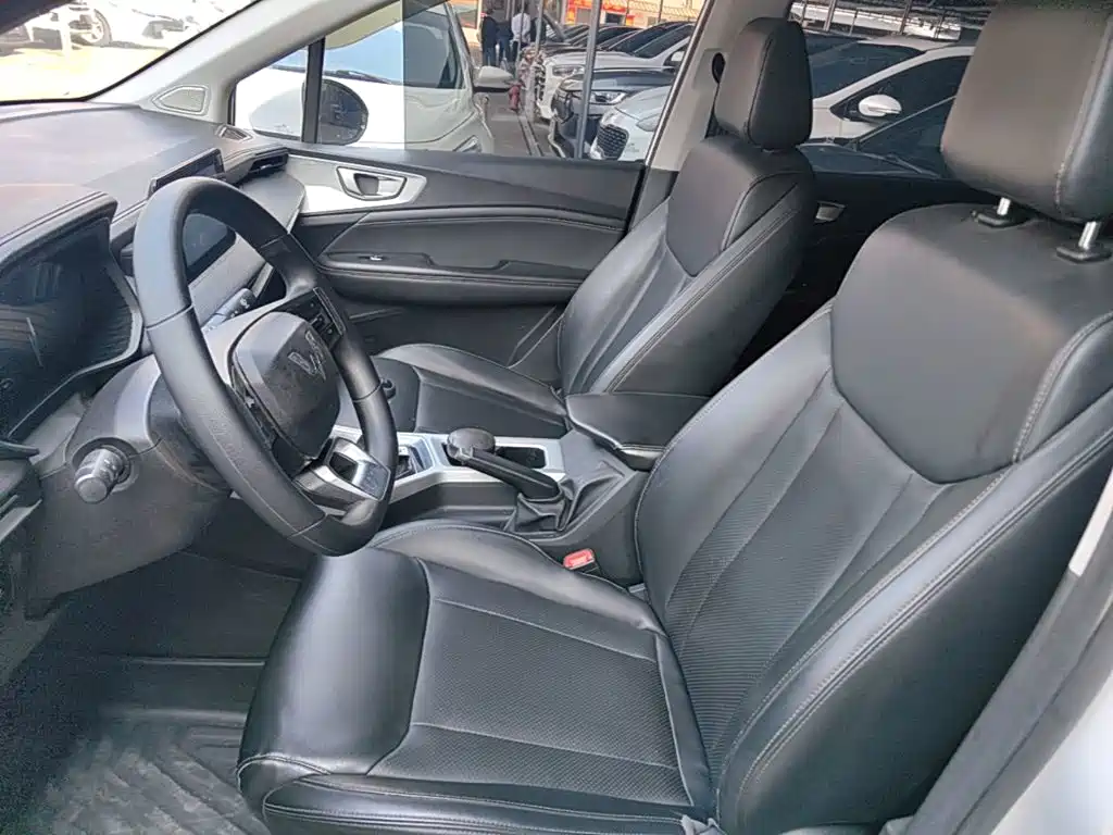Wuling Jiachen — миниатюра 15