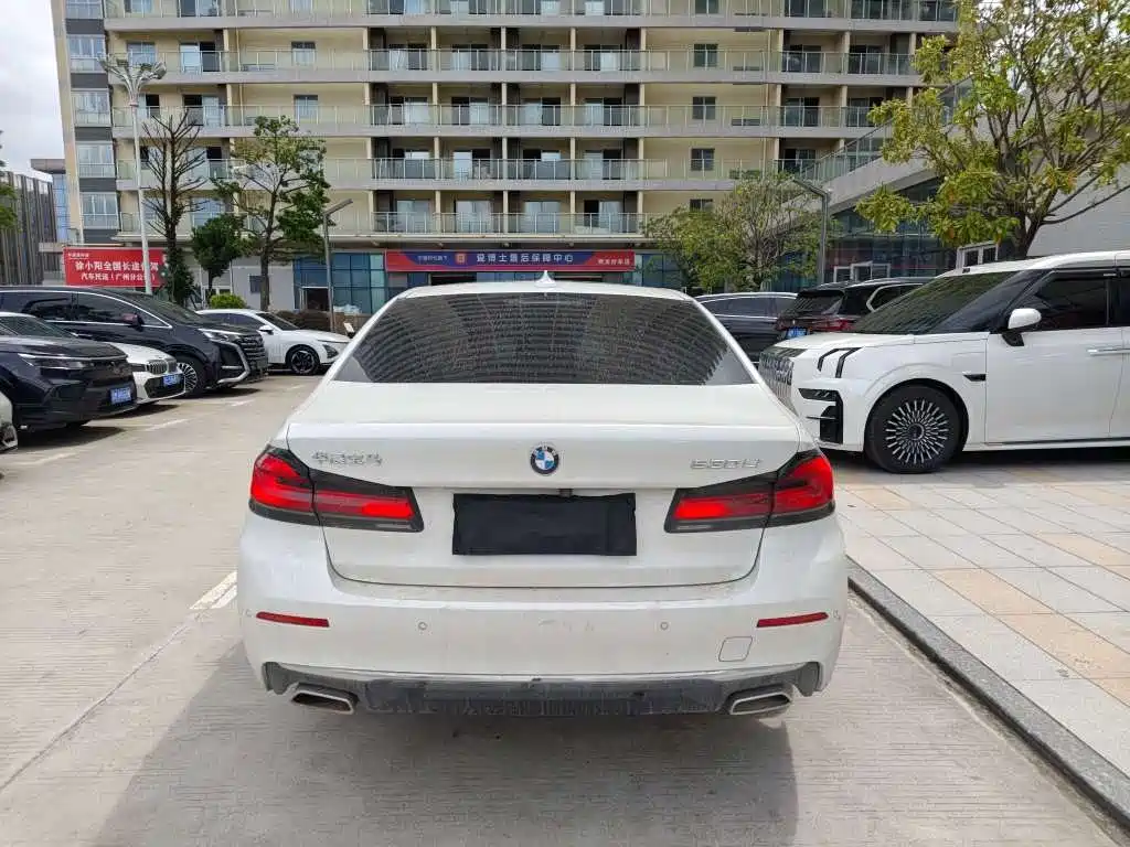 BMW 5 Series — миниатюра 4