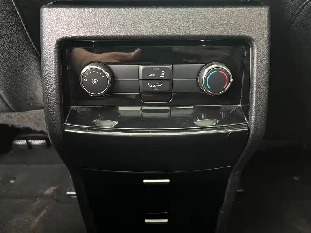 Ford Edge — миниатюра 11
