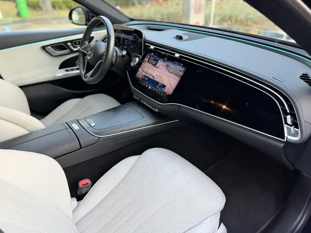 Mercedes-Benz E-Class — миниатюра 9