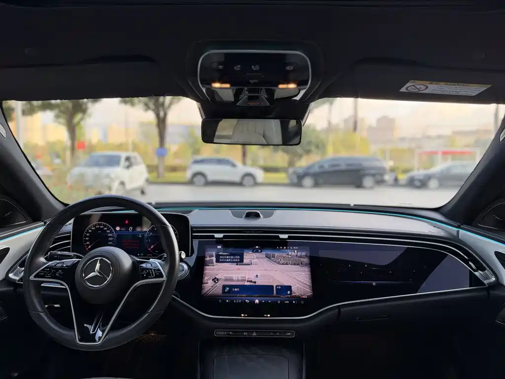 Mercedes-Benz E-Class — миниатюра 12