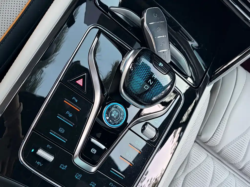 BYD Tang New Energy — миниатюра 18