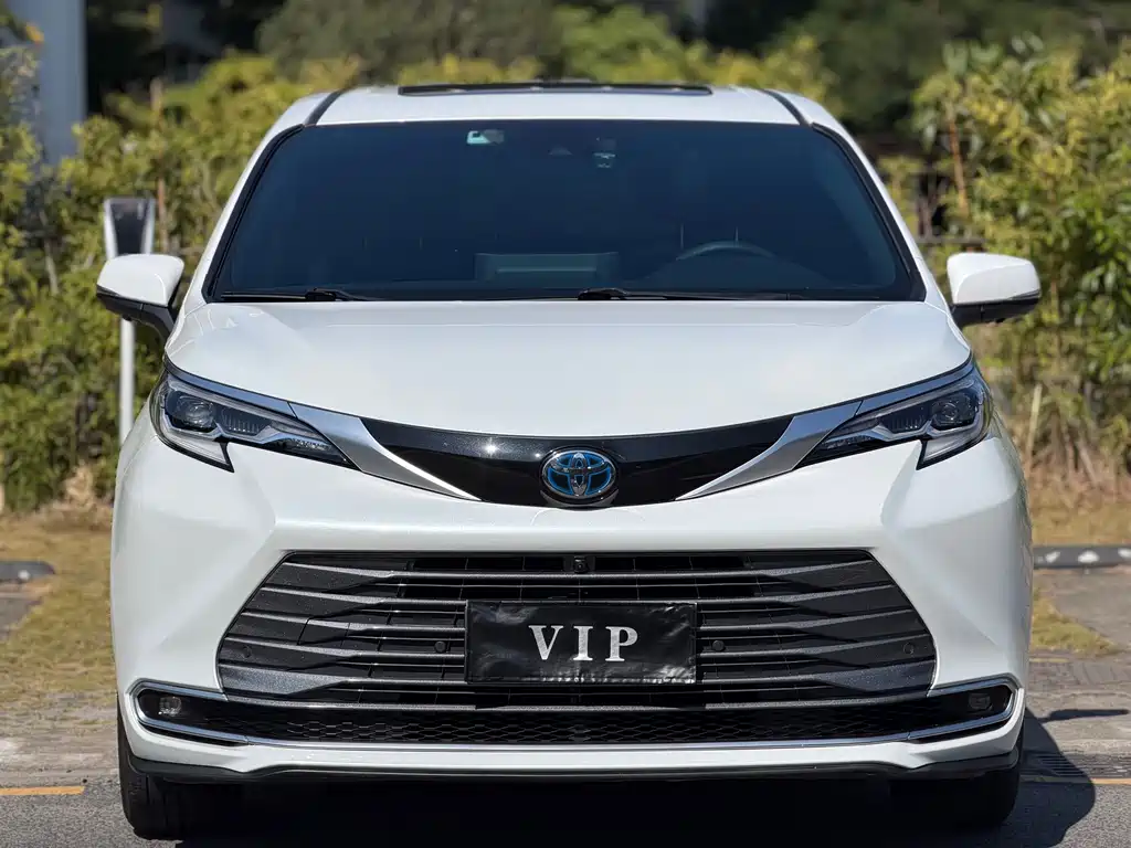 Toyota Sienna — миниатюра 2