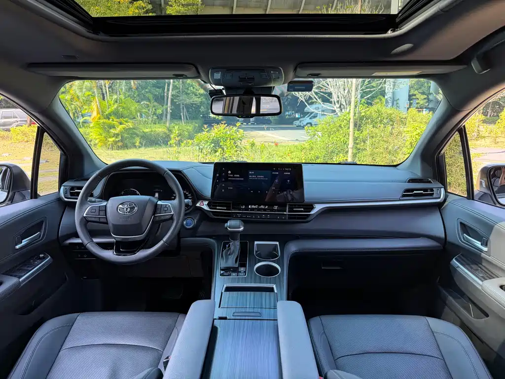 Toyota Sienna — миниатюра 5