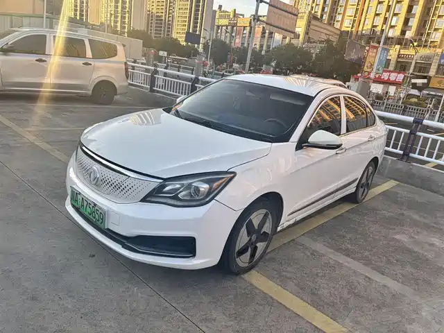 DONGFENG E70