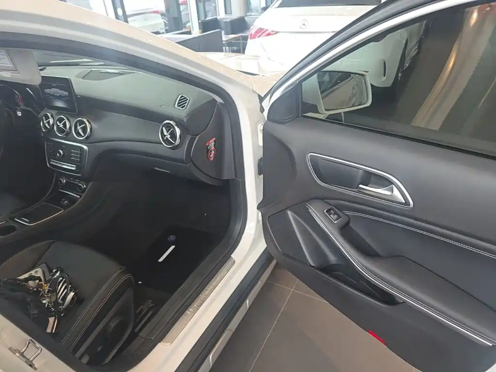 Mercedes-Benz GLA — миниатюра 9