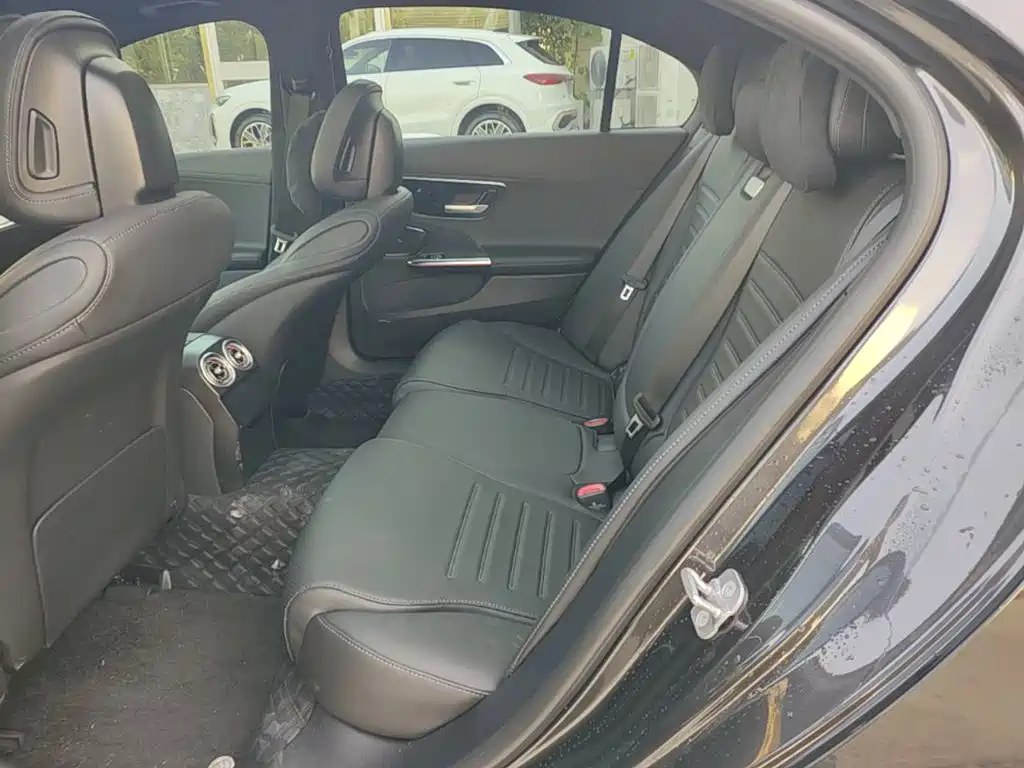 Mercedes-Benz C-Class — миниатюра 17