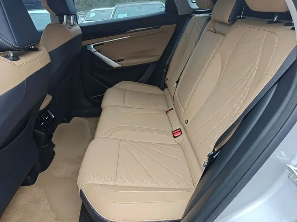 Geely Boyue L — миниатюра 17