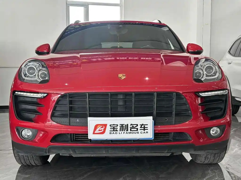 PORSCHE MACAN