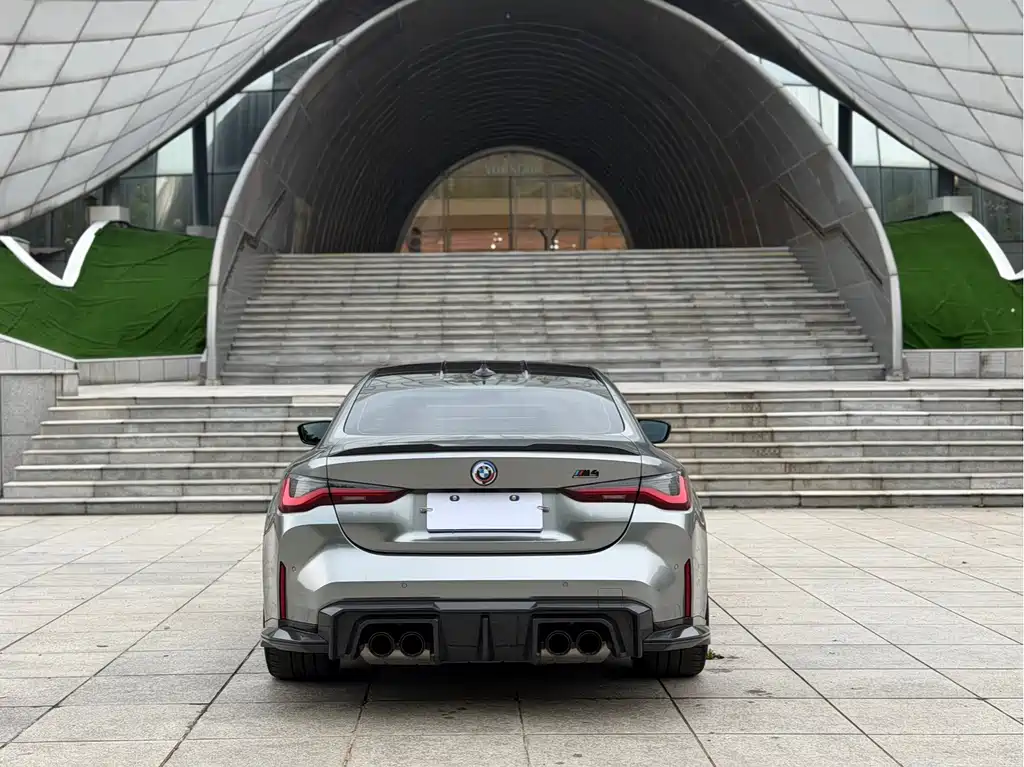BMW M4 2023 M4