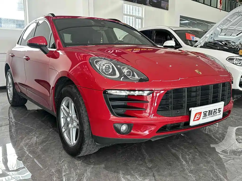 PORSCHE MACAN