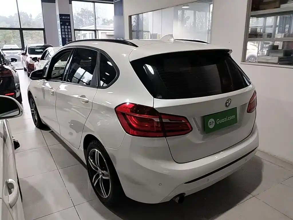 BMW 2 Series Active Tourer — миниатюра 5