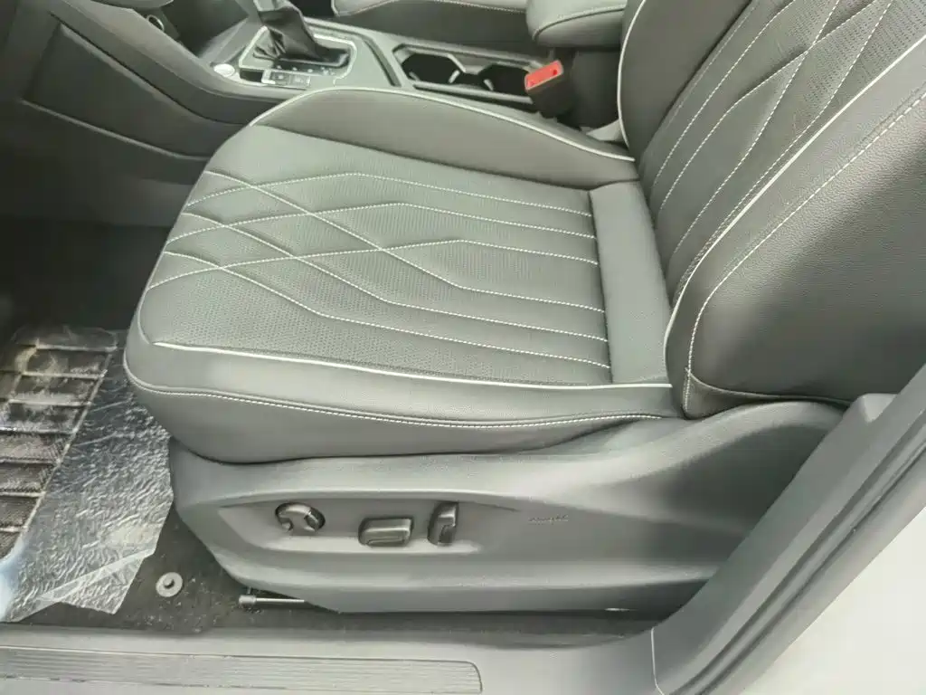 Volkswagen Tiguan L — миниатюра 20