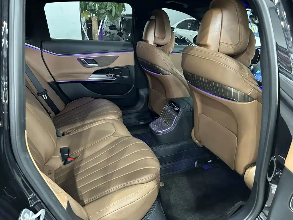 Mercedes-Benz E-Class — миниатюра 15
