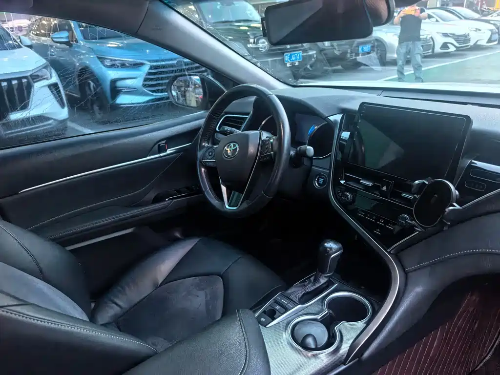 Toyota Camry — миниатюра 8