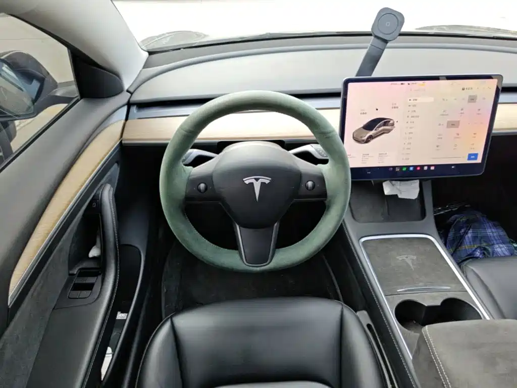Tesla Model 3 — миниатюра 11