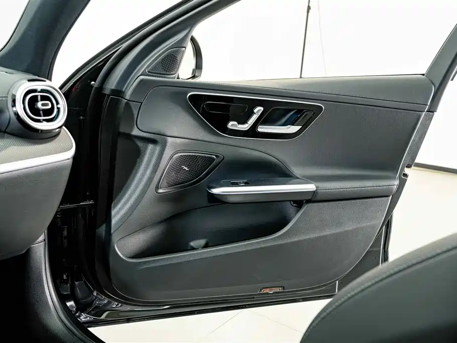 Mercedes-Benz C-Class — миниатюра 15