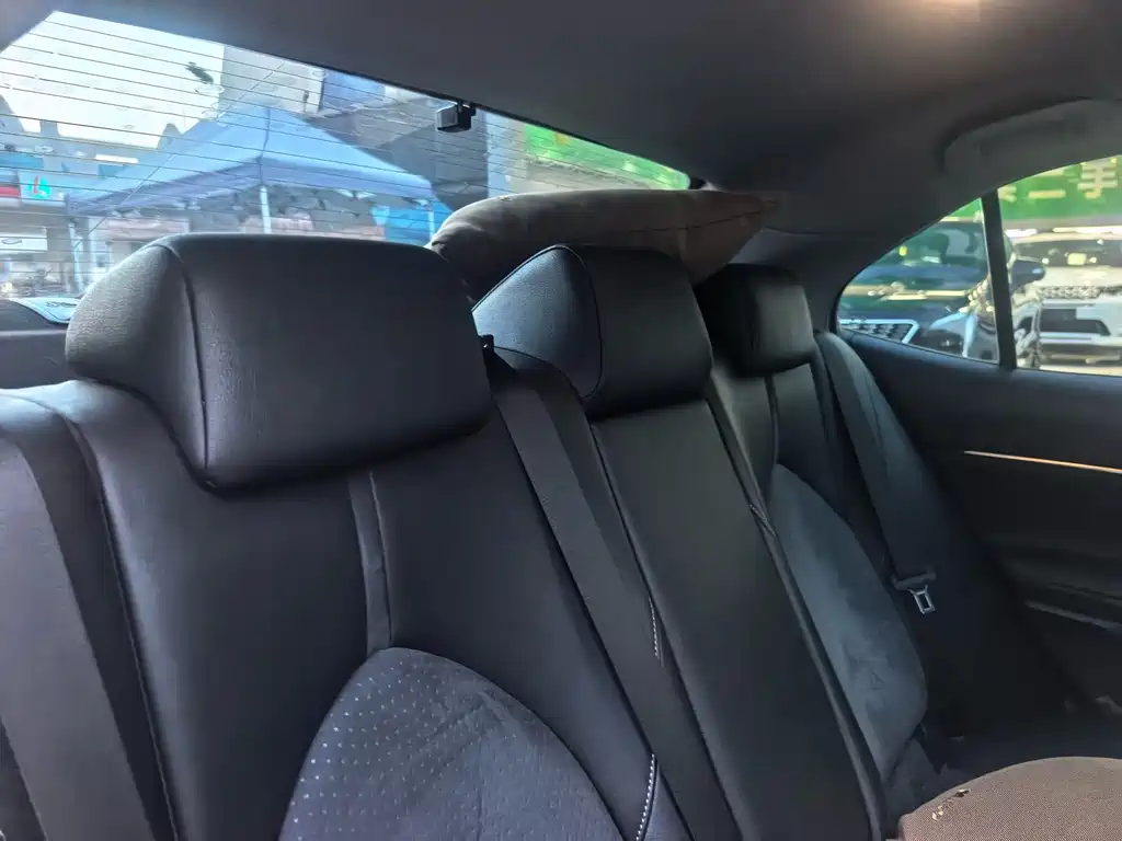 Toyota Camry — миниатюра 12