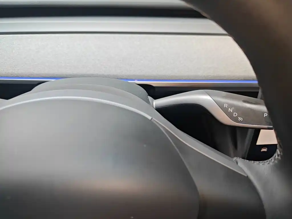 Tesla Model Y — миниатюра 14