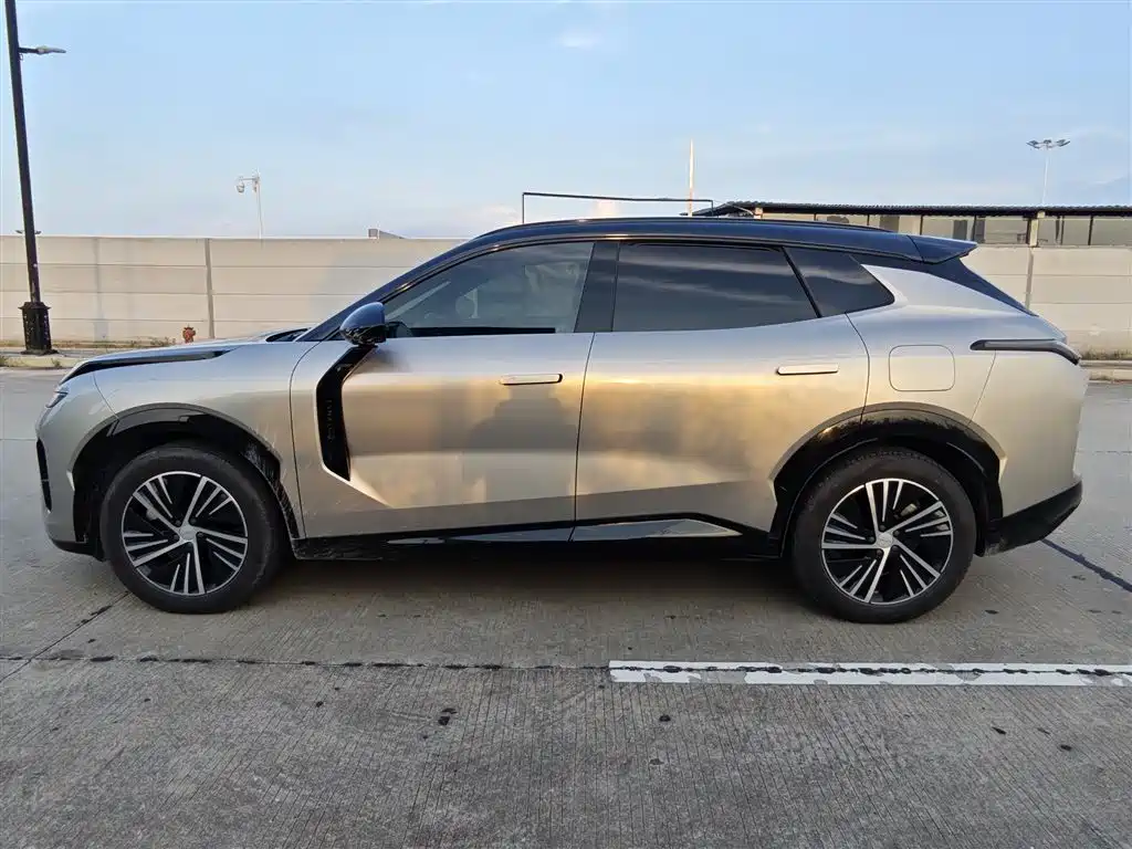 Lynk & Co 08 EM-P — миниатюра 3