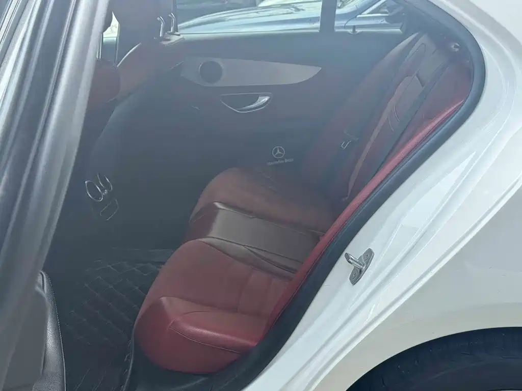 Mercedes-Benz C-Class — миниатюра 5