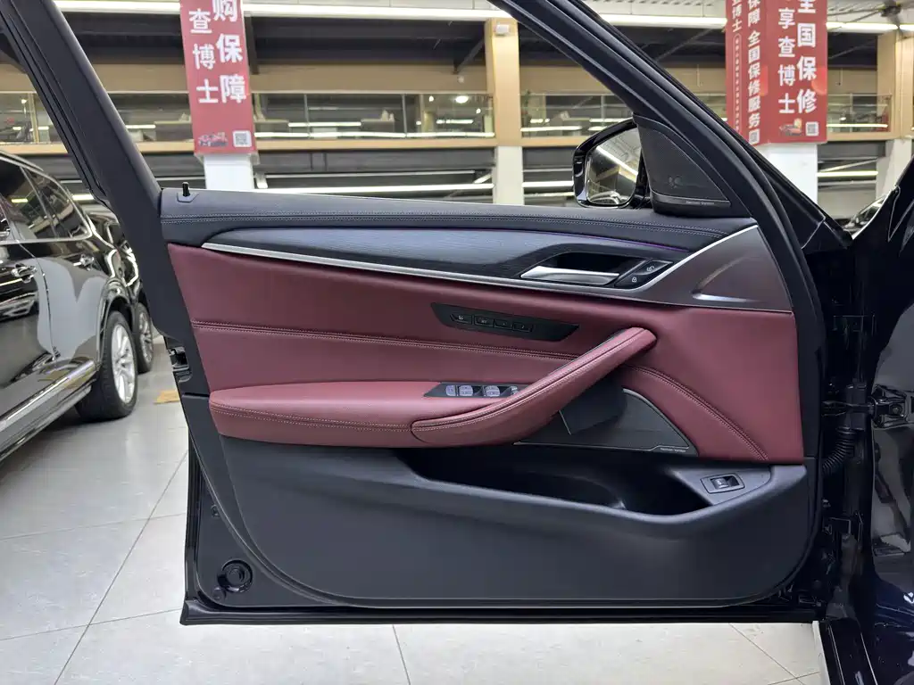 BMW 5 Series — миниатюра 10