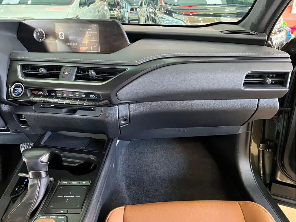 Lexus UX — миниатюра 15