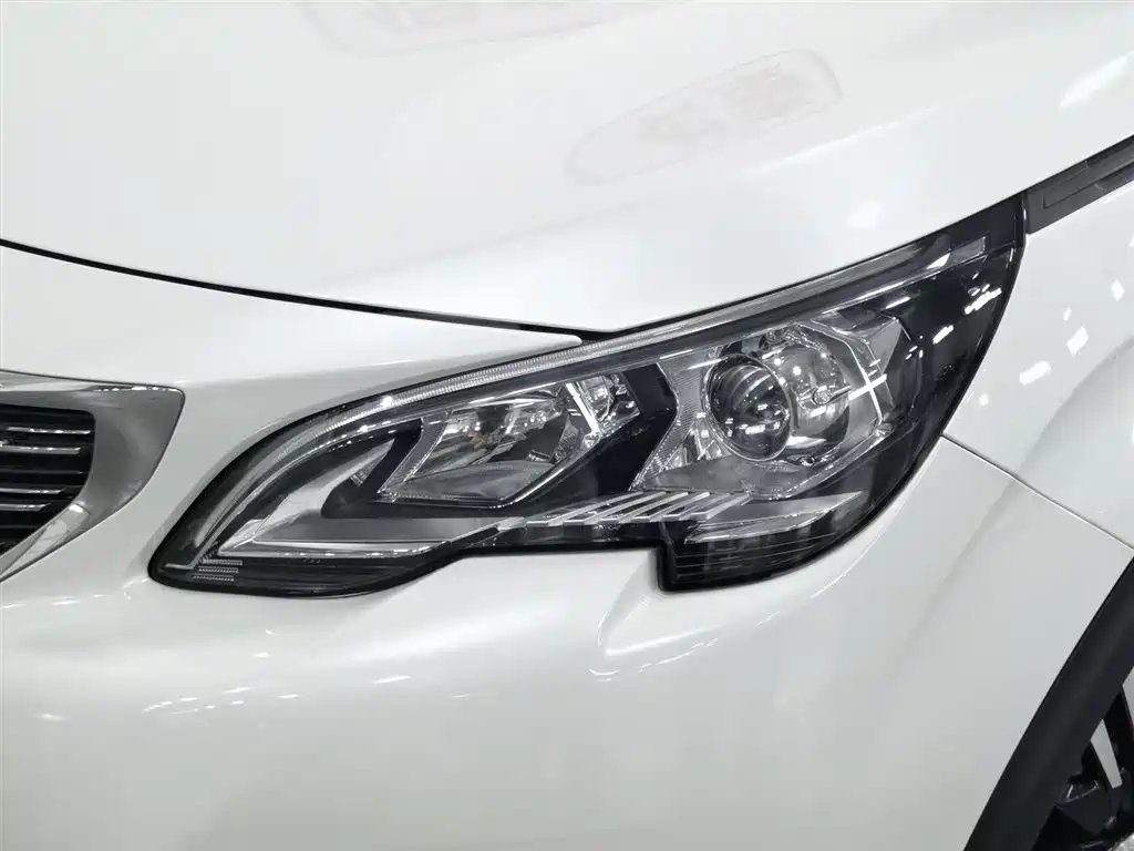 Peugeot 5008 2019 350THP 5 мест Lead