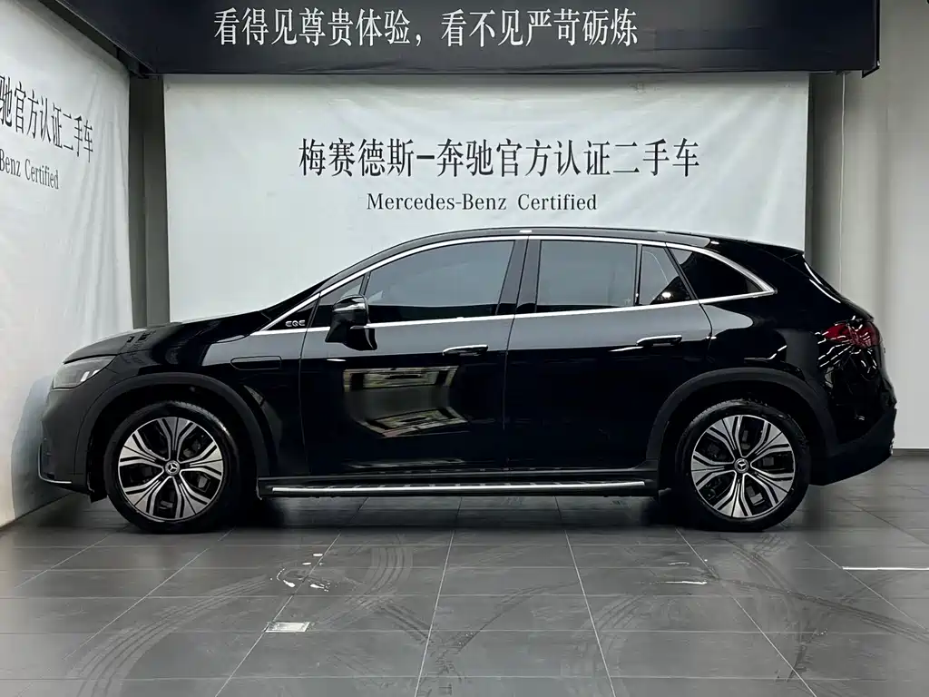 Mercedes-Benz EQE SUV — миниатюра 9