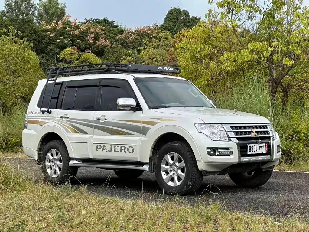 Mitsubishi Pajero (Import) — миниатюра 3