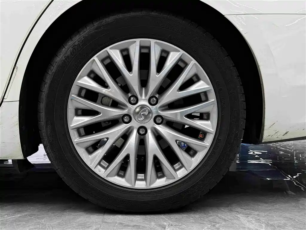 Infiniti Q70 — миниатюра 5