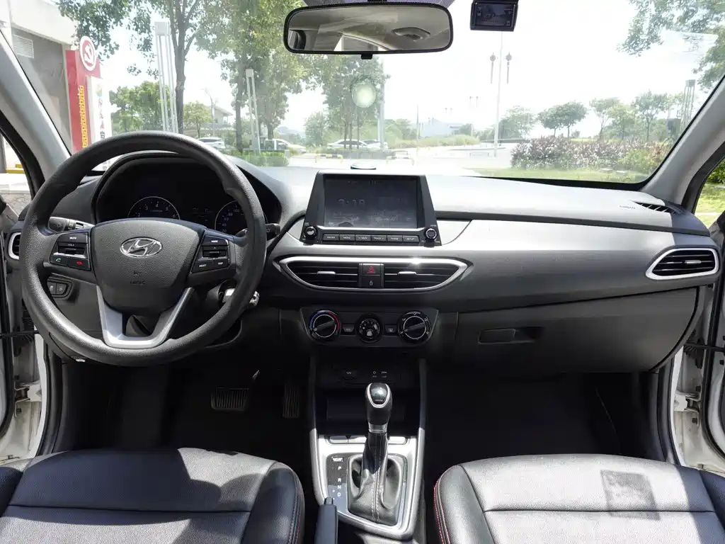 Hyundai Elantra — миниатюра 10