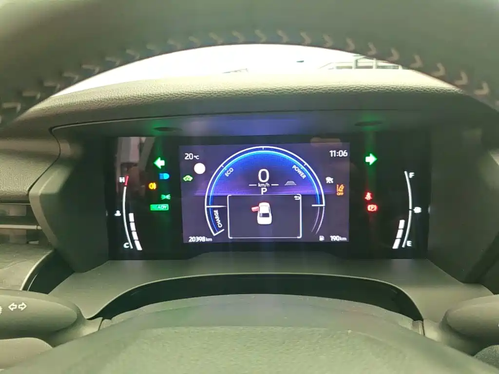 Toyota Camry — миниатюра 12