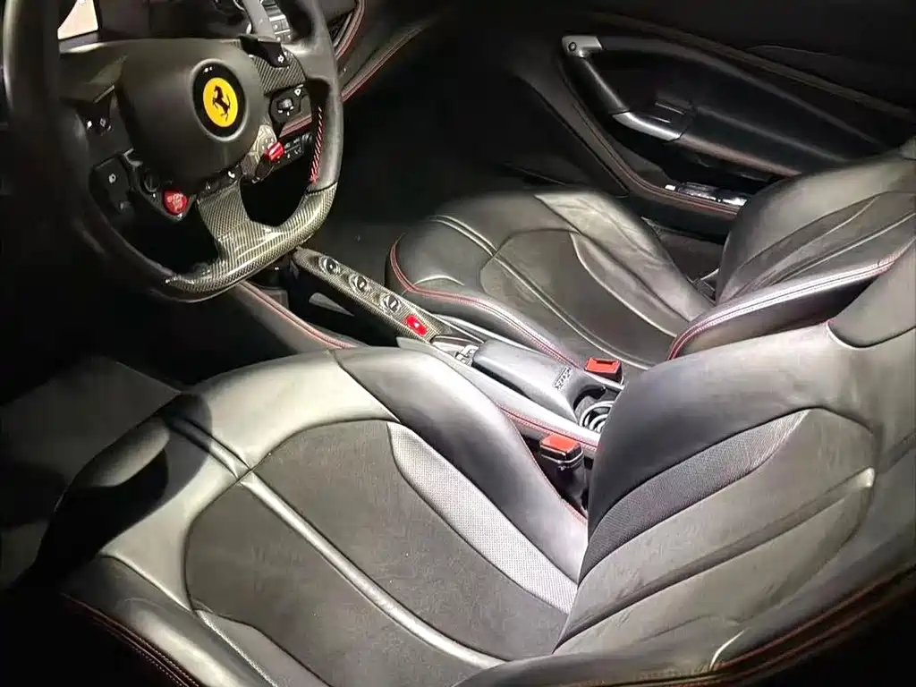 Ferrari F8 — миниатюра 2
