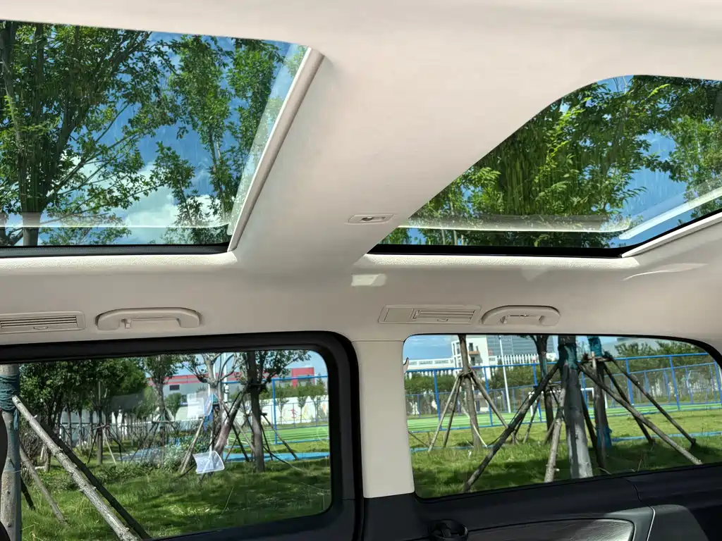 Mercedes-Benz V-Class — миниатюра 10