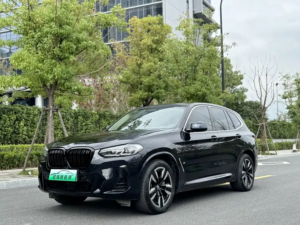 BMW iX3