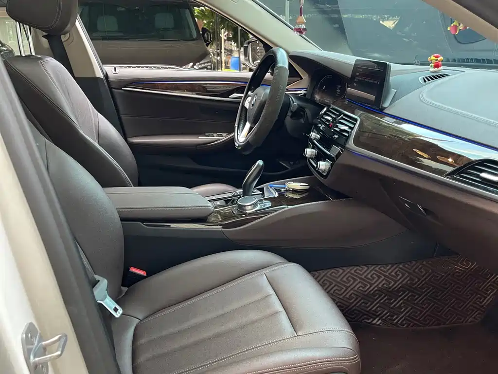 BMW 5 Series — миниатюра 13