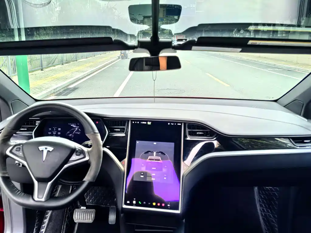 TESLA MODEL X