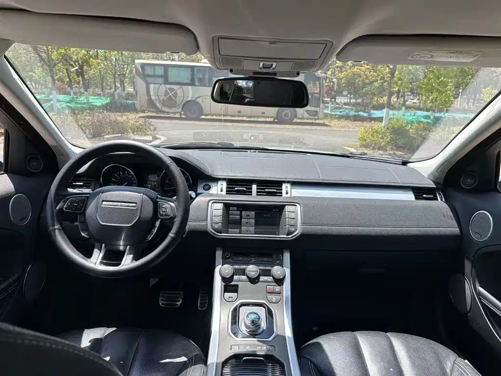 Land Rover Range Rover Evoque 2015 2.0T 5