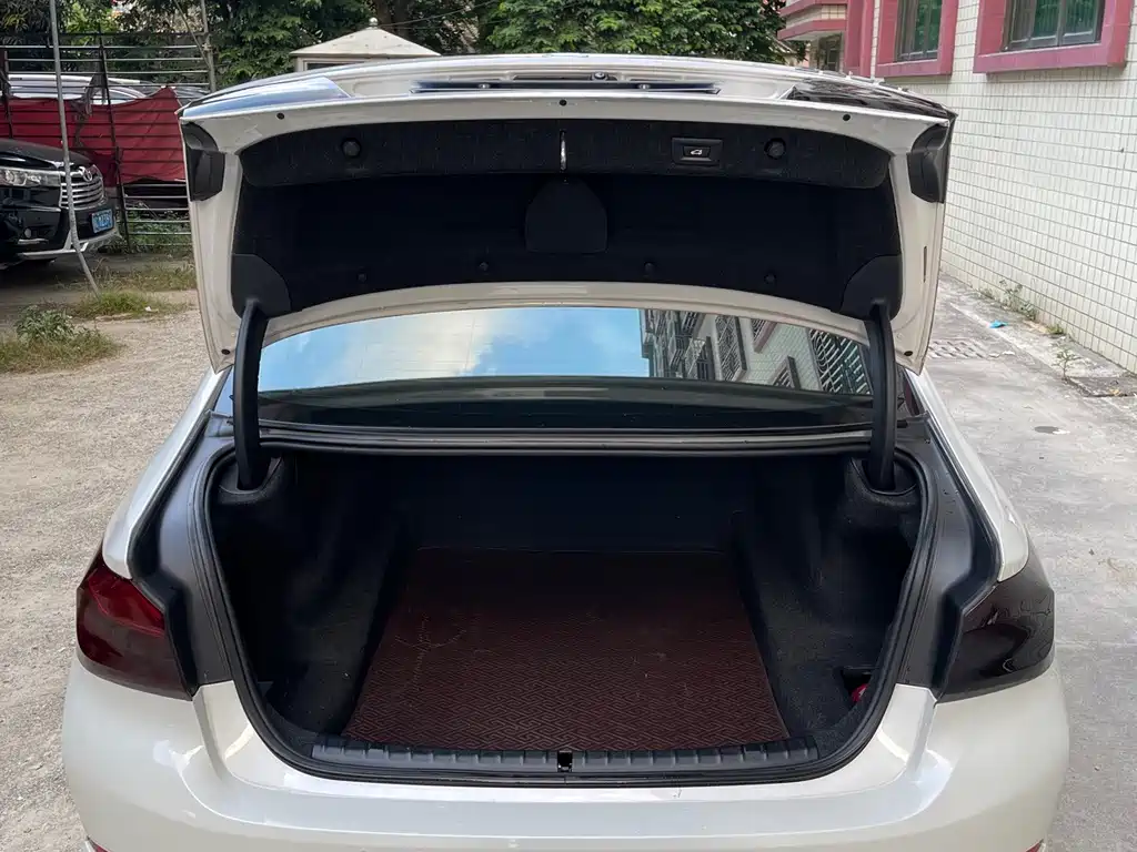 BMW 5 Series — миниатюра 15