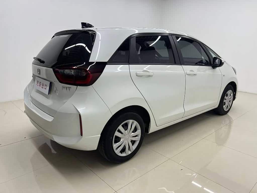 Honda Fit 1.5 л 2023 г. Белый, пробег 16000 км